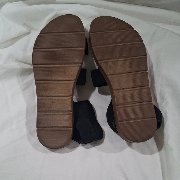 Steve Madden Black and Brown Minimalist Sandals - Picture 7 of 8